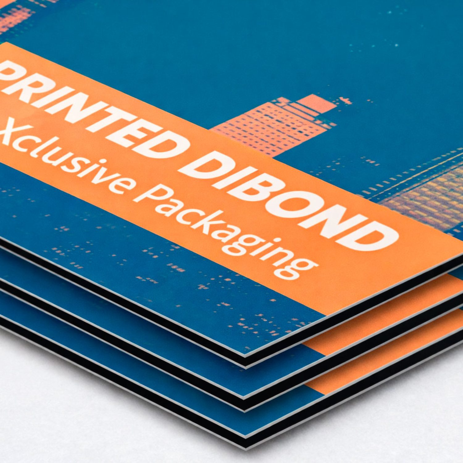 Plancha Dibond con impresión personalizada, rígida y resistente para señalética y displays.