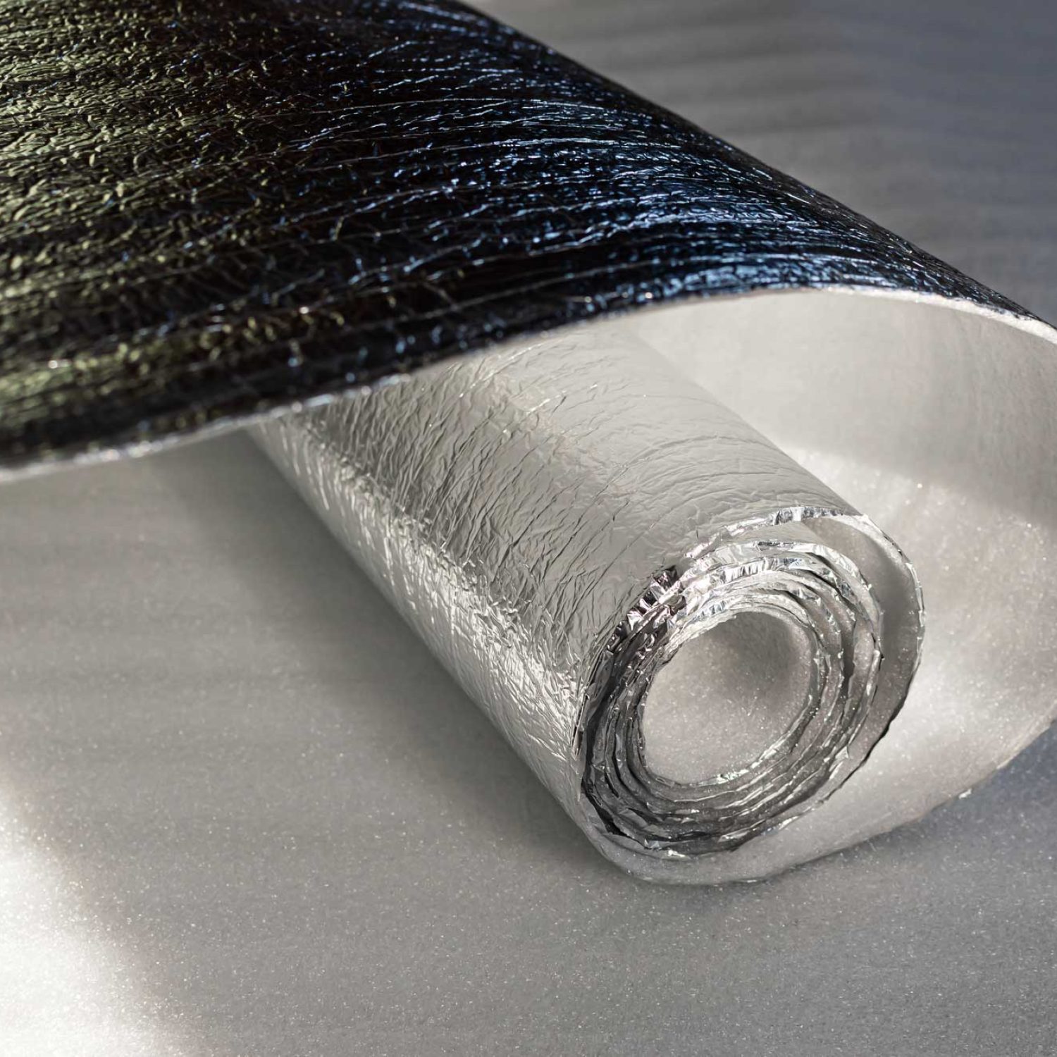 Rollos Air-Foam metalizados para protección y aislamiento en embalaje.