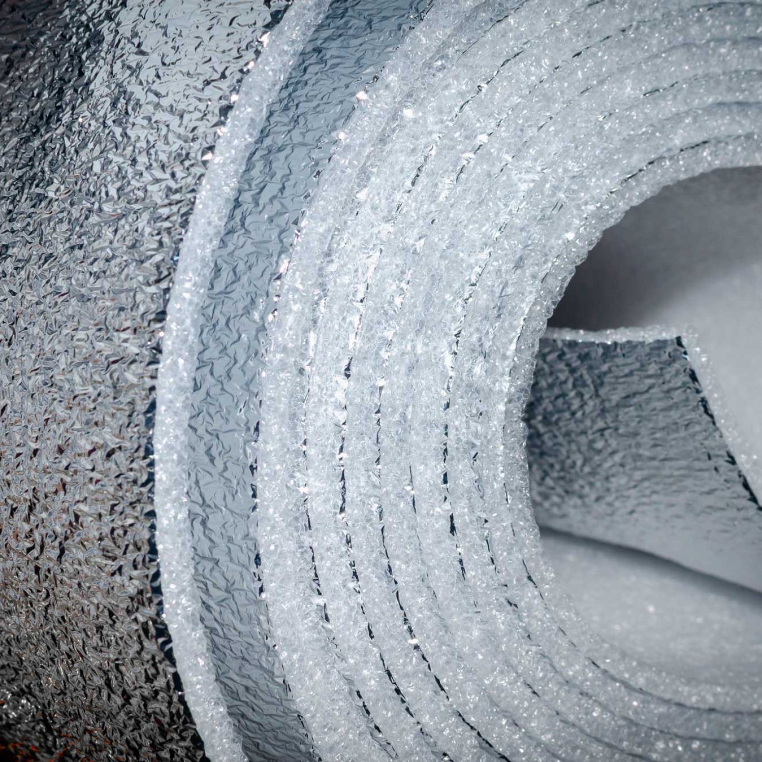 Rollos Air-Foam metalizados para protección y aislamiento en embalaje.