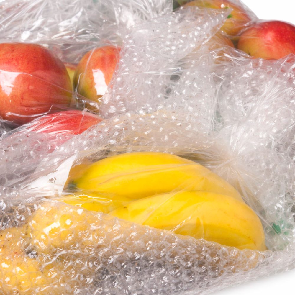 Rollo de burbuja con polipropileno para proteger y amortiguar productos.